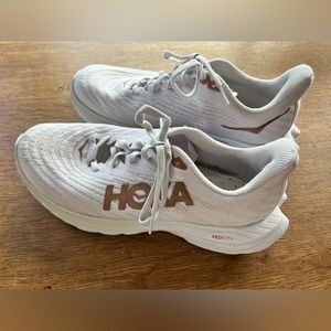 HOKA ONE ONE Women's Track and Road Running Shoes size 8.5